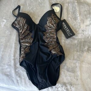 Miraclesuit  Temptation  bathing suit US size 8/black